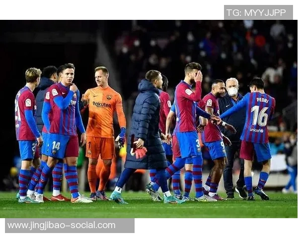 意甲焦点战巴黎圣日耳曼与巴萨战平赛场瞬间引发全场热议