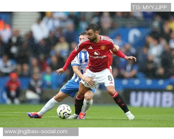 友谊赛激战：里昂与曼联战成平局红牌争议引发全场热议